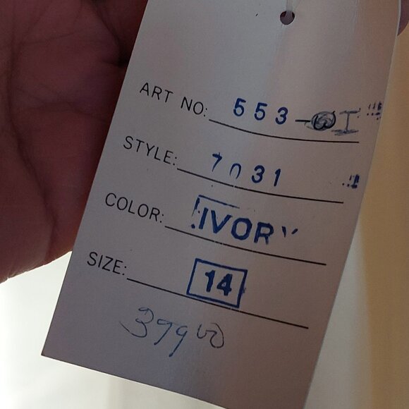 New with Tags Classy Basque Waist Ivory Off Shoulder Bridal Gown Dress sz 14 - Picture 16 of 16